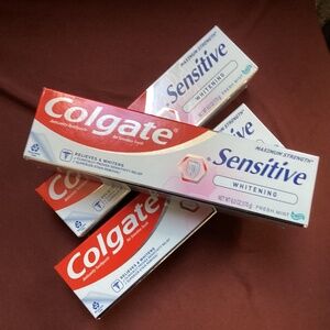 Colgate Sensitive Toothpaste Maximum Strength with Whitening - Fresh Mint Gel -